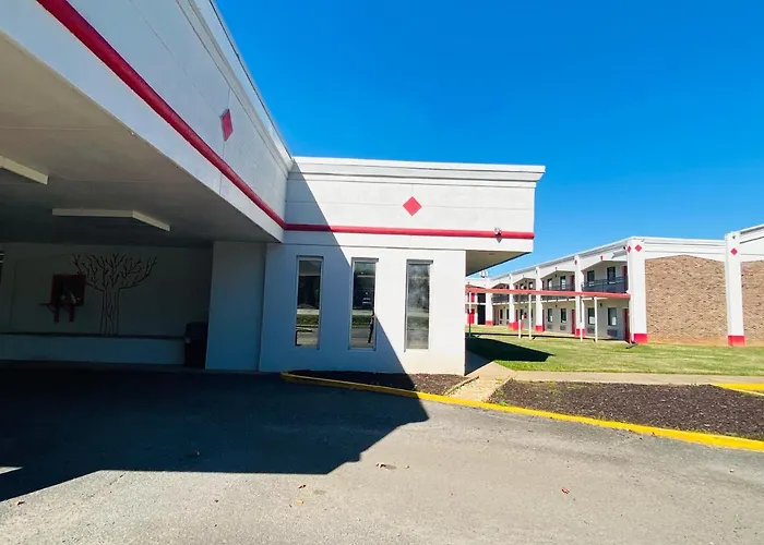 Traveler\'S Place Inn & Suites