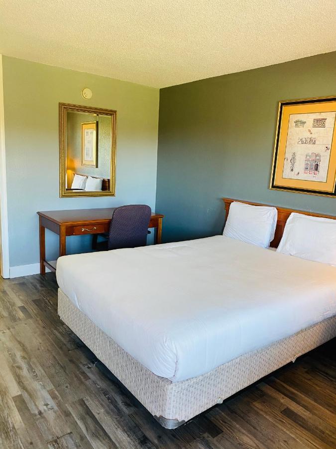 Traveler's Place & Hotel 3*