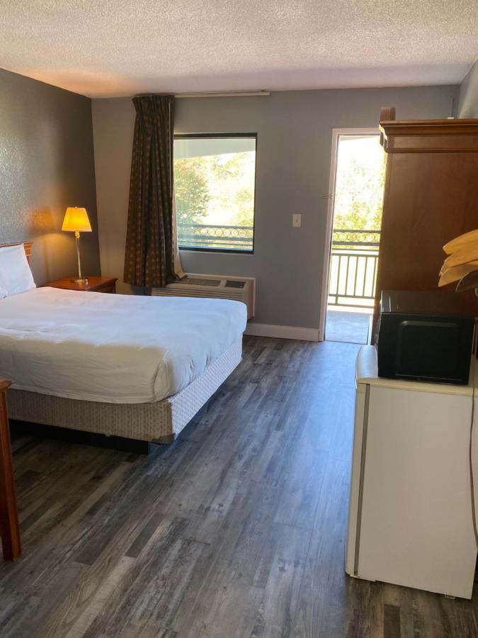 Traveler's Place & Hotel 3*