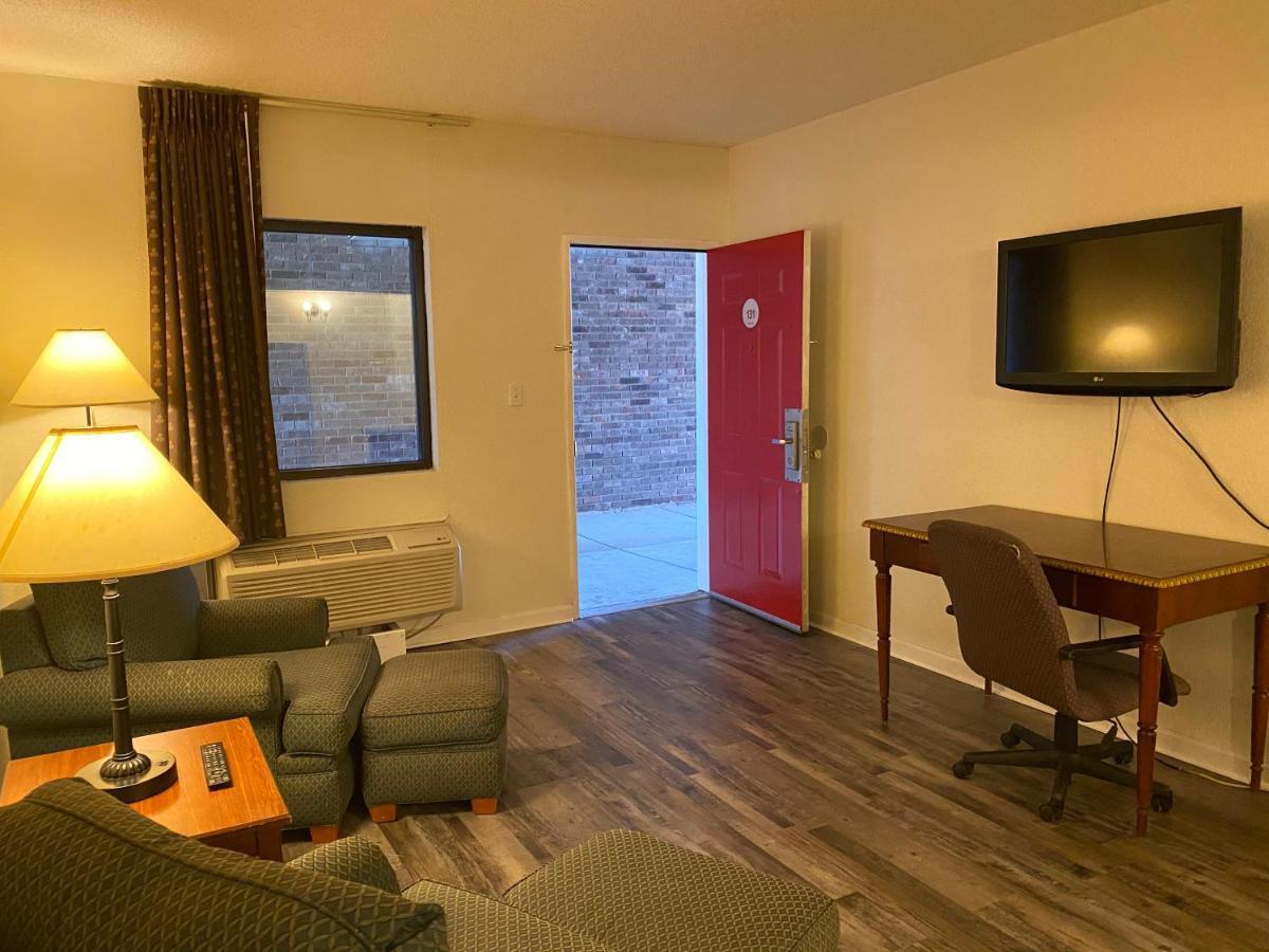 Traveler's Place & Hotel 3*