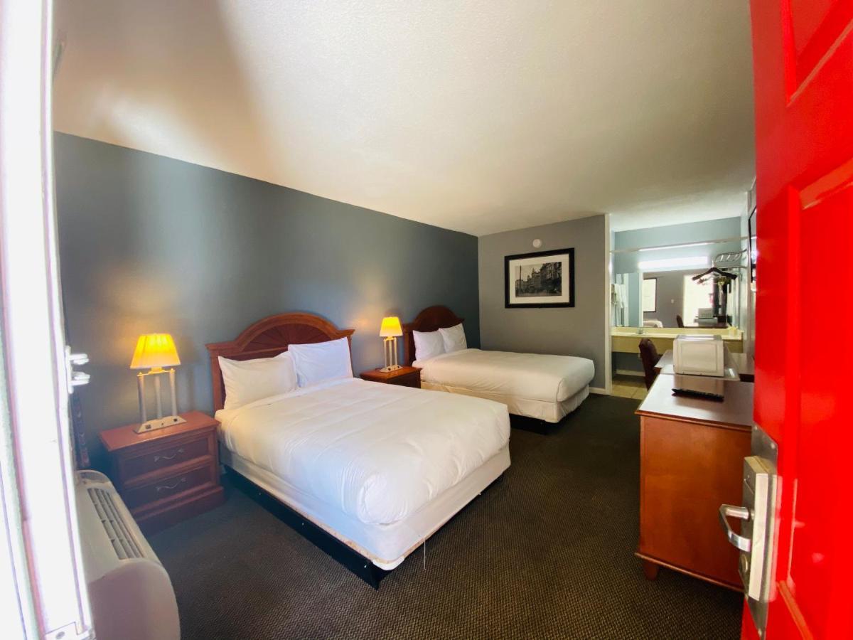 Hotel Traveler's Place & 3*