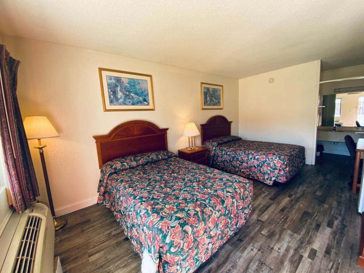 Traveler's Place & 3* Scottsboro